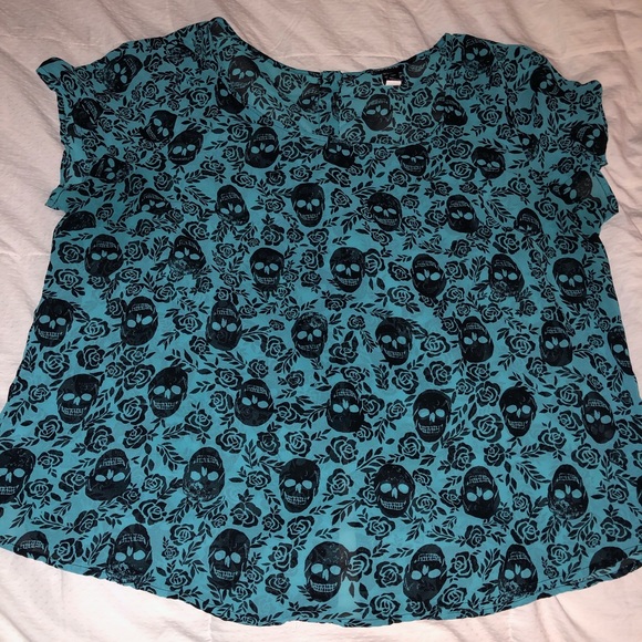 torrid Tops - Torrid - blue top with black skull and roses.